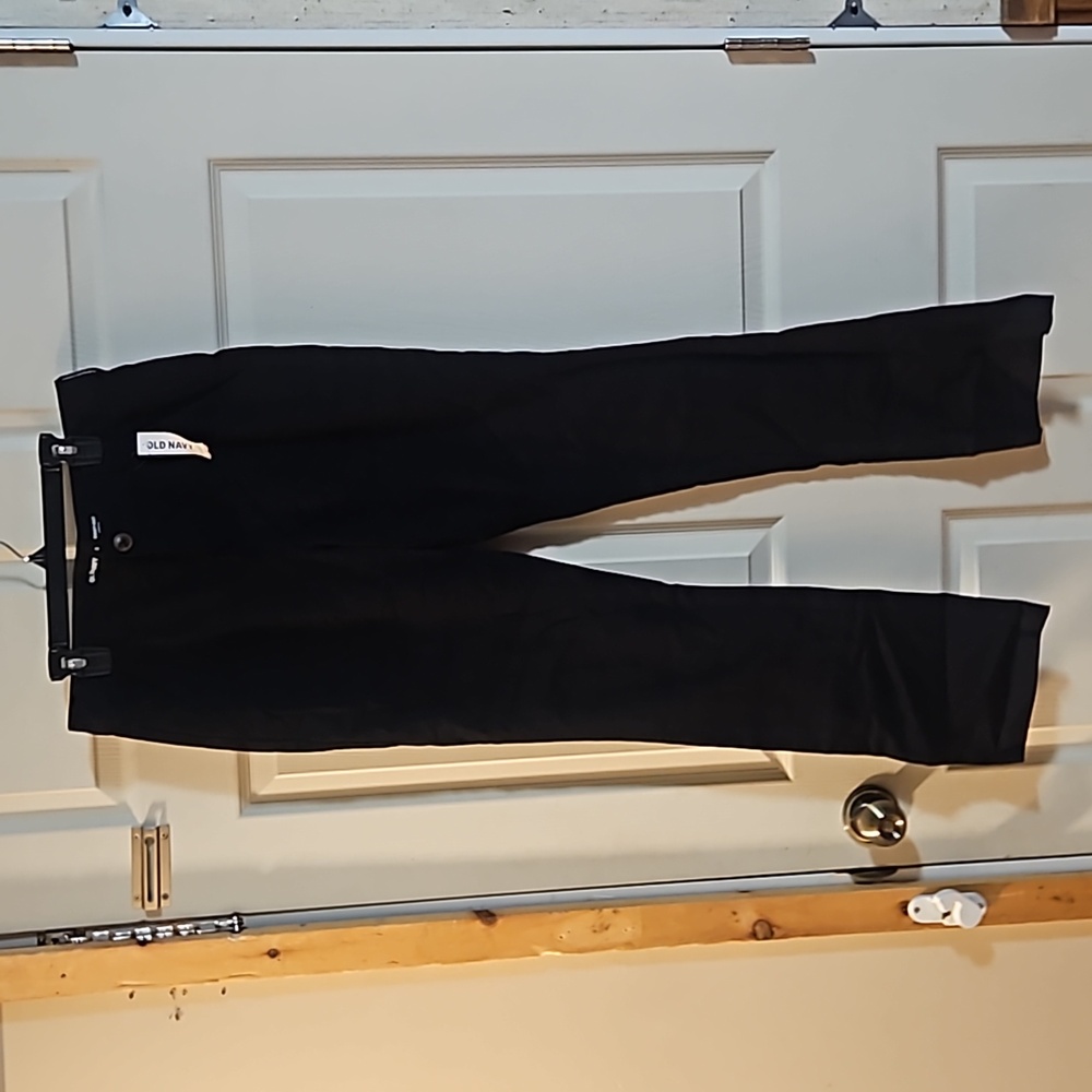 OLD NAVY BOOTCUT UNIFORM PANT: BLACK: NEW WITH TAGS: SIZE 2